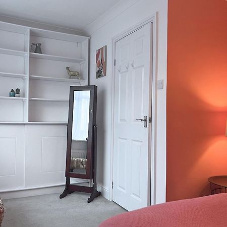Jekyll'S On Hyde - Spacious Town House - Central Winchester - Free Parking, Sleeps 5 - By Xplus Stays Екстериор снимка