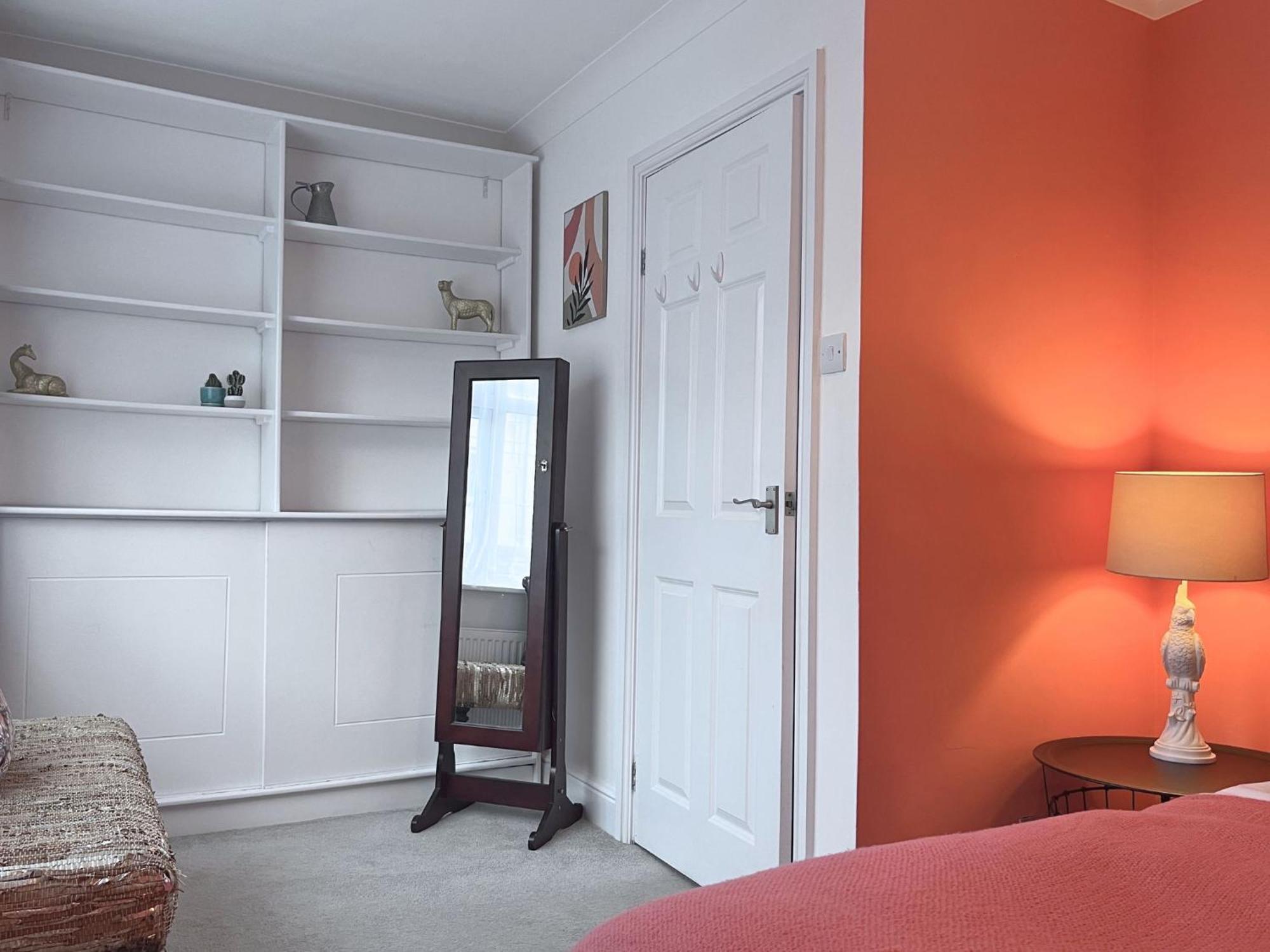 Jekyll'S On Hyde - Spacious Town House - Central Winchester - Free Parking, Sleeps 5 - By Xplus Stays Екстериор снимка