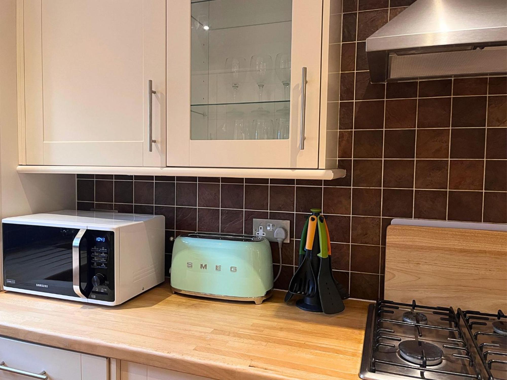 Jekyll'S On Hyde - Spacious Town House - Central Winchester - Free Parking, Sleeps 5 - By Xplus Stays Екстериор снимка