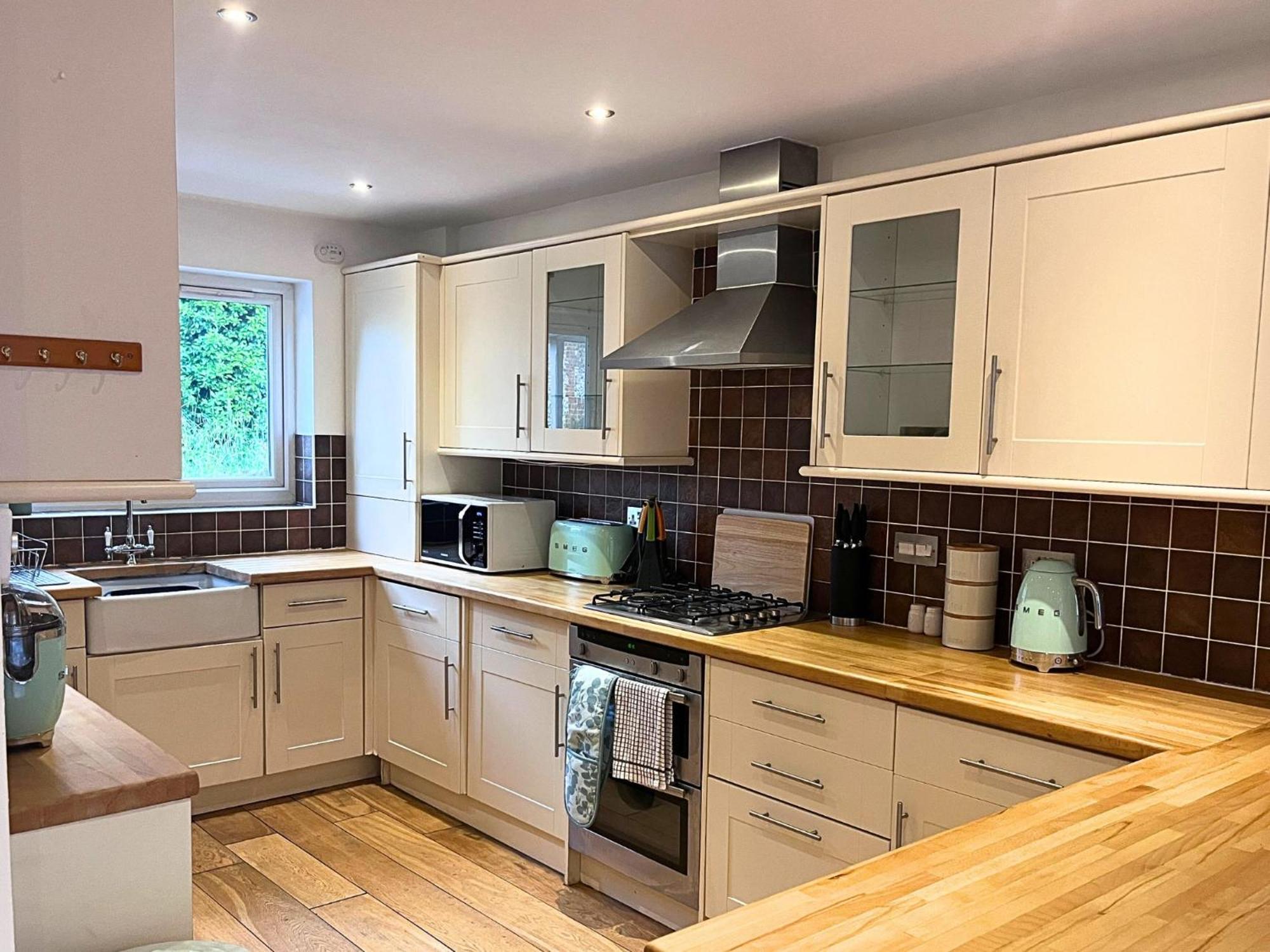 Jekyll'S On Hyde - Spacious Town House - Central Winchester - Free Parking, Sleeps 5 - By Xplus Stays Екстериор снимка
