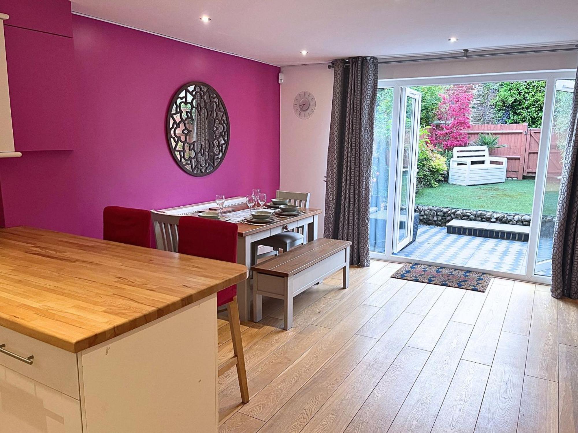 Jekyll'S On Hyde - Spacious Town House - Central Winchester - Free Parking, Sleeps 5 - By Xplus Stays Екстериор снимка