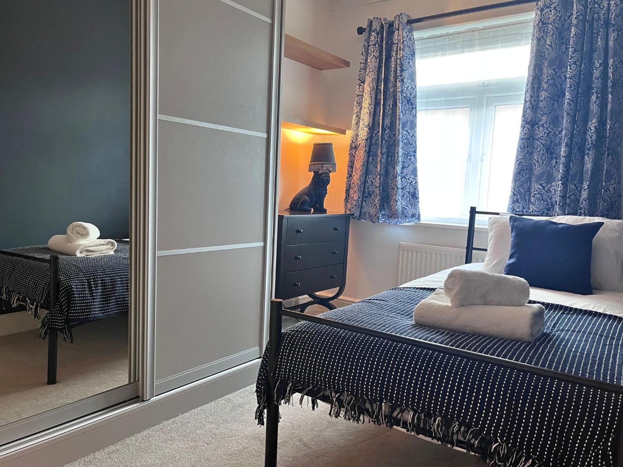 Jekyll'S On Hyde - Spacious Town House - Central Winchester - Free Parking, Sleeps 5 - By Xplus Stays Екстериор снимка
